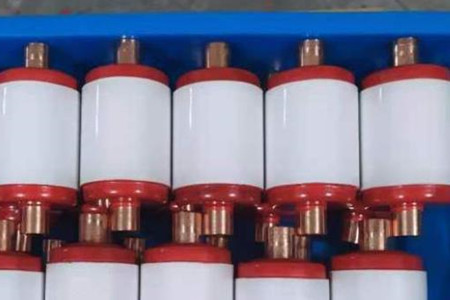 真空滅弧室的結(jié)構(gòu)、工作原理、特點(diǎn)以及應(yīng)用