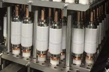 真空開關(guān)管產(chǎn)生操作過電壓的原因是什么？